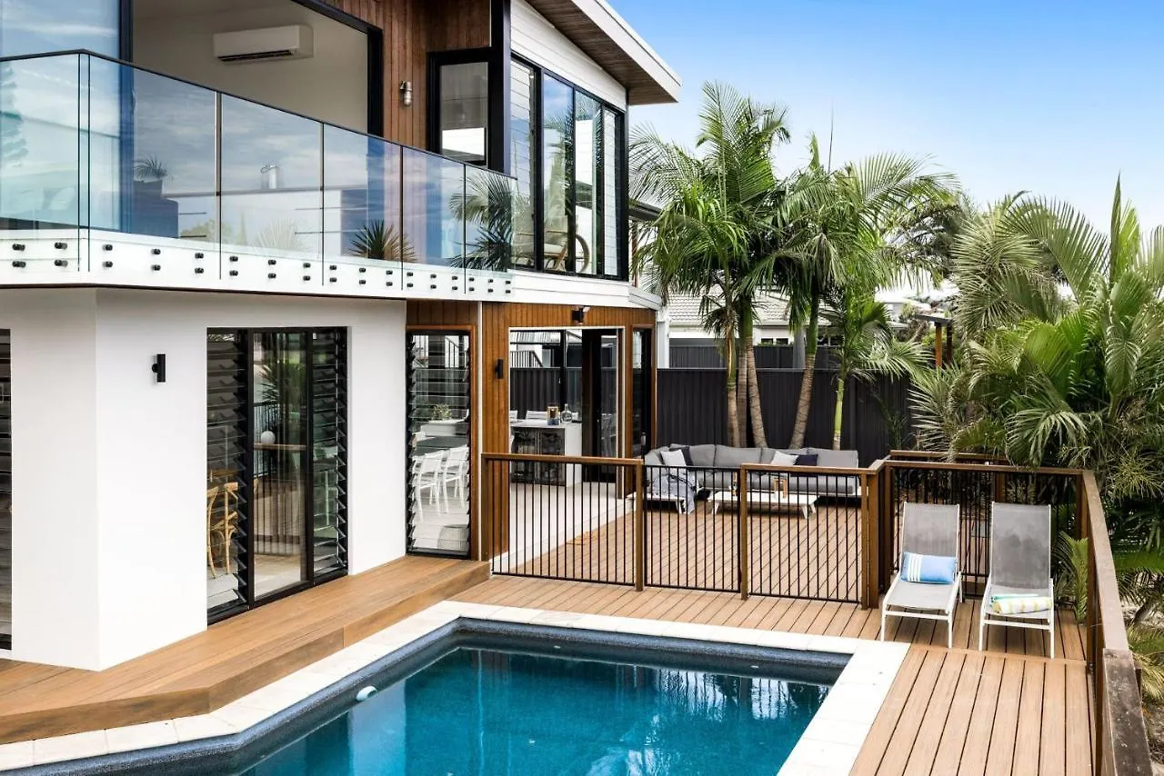 Vakantiehuis 7 Bedroom Home On Mooloolaba Canal