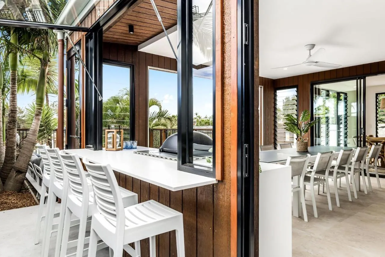 Vakantiehuis 7 Bedroom Home On Mooloolaba Canal