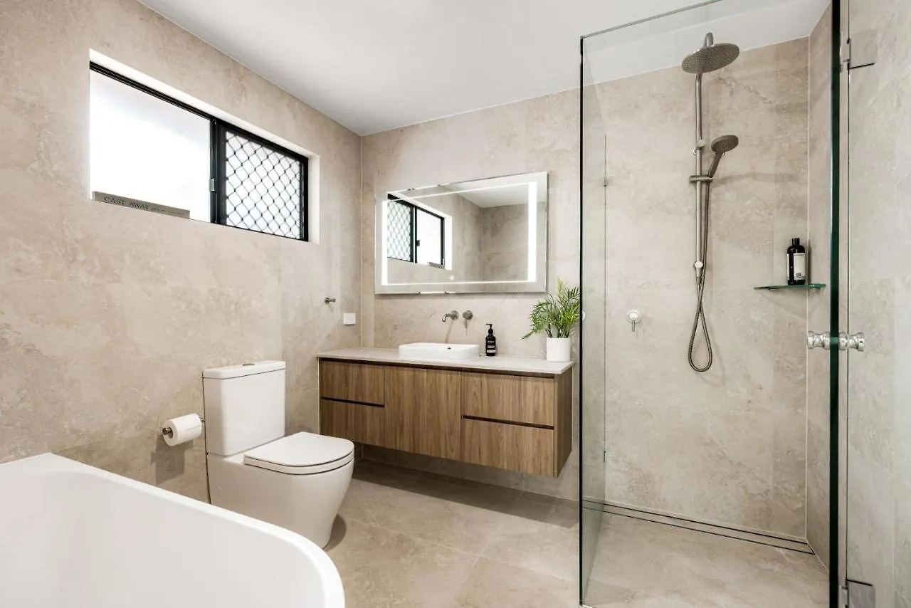 7 Bedroom Home On Mooloolaba Canal 0*,