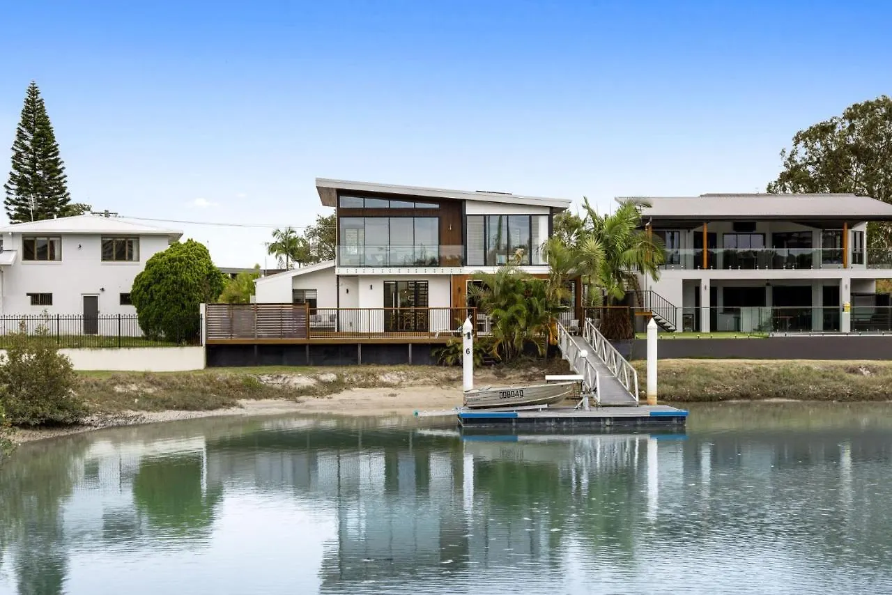 7 Bedroom Home On Mooloolaba Canal 0*,  Australië