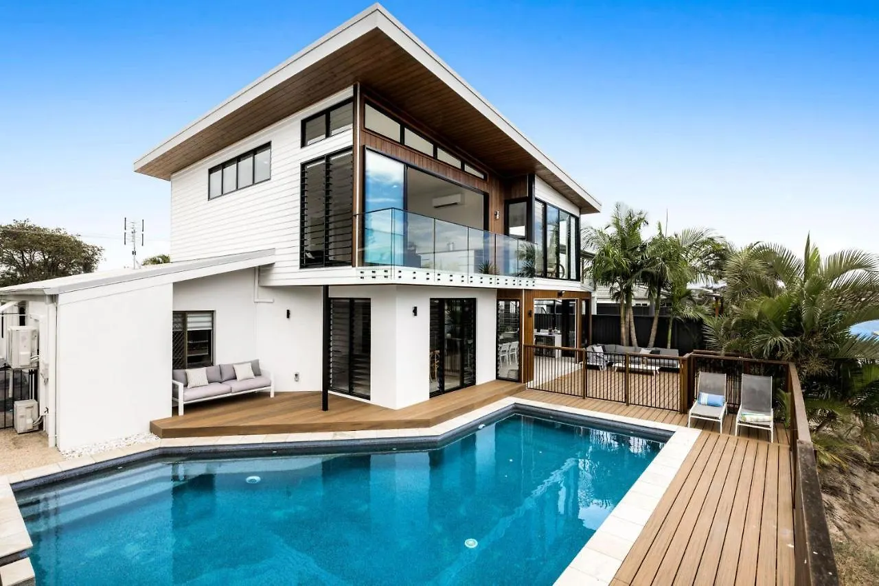 7 Bedroom Home On Mooloolaba Canal