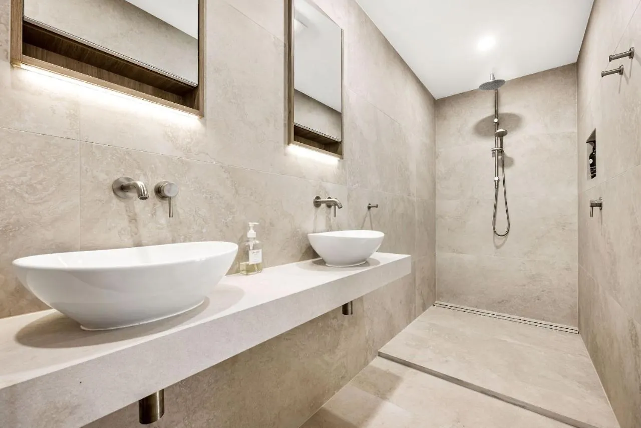7 Bedroom Home On Mooloolaba Canal Дом отдыха