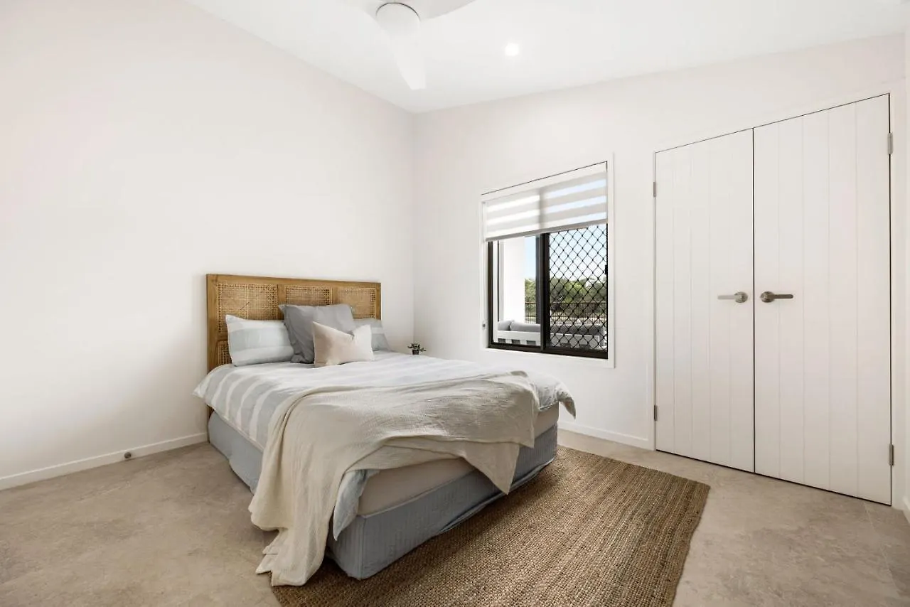 Дом отдыха 7 Bedroom Home On Mooloolaba Canal Австралия