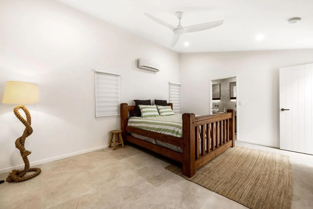 7 Bedroom Home On Mooloolaba Canal Дом отдыха
